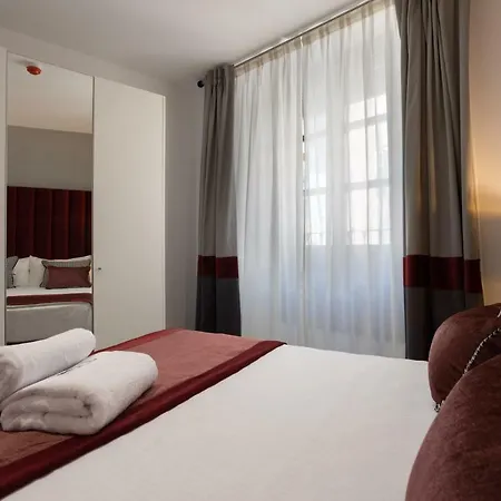 Bibo Plaza Nueva 아파트호텔 4*